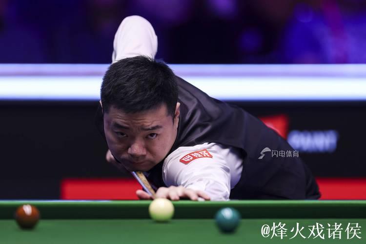 斯诺克英锦赛:丁俊晖力克徐思 顺利晋级16强 斯诺克英锦赛:丁俊晖力克徐思 顺利晋级16强
