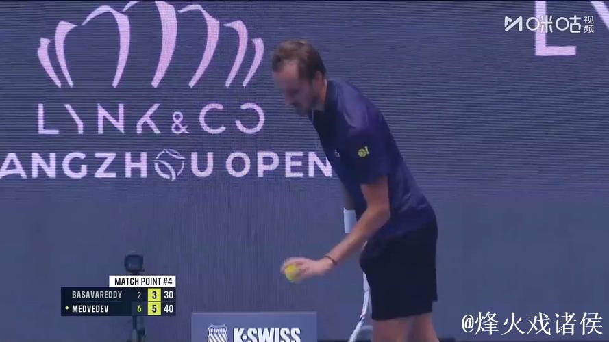 ATP巴黎大师赛:梅德韦杰夫强势晋级 阿利亚西姆惊险逆转 ATP巴黎大师赛:梅德韦杰夫强势晋级 阿利亚西姆惊险逆转